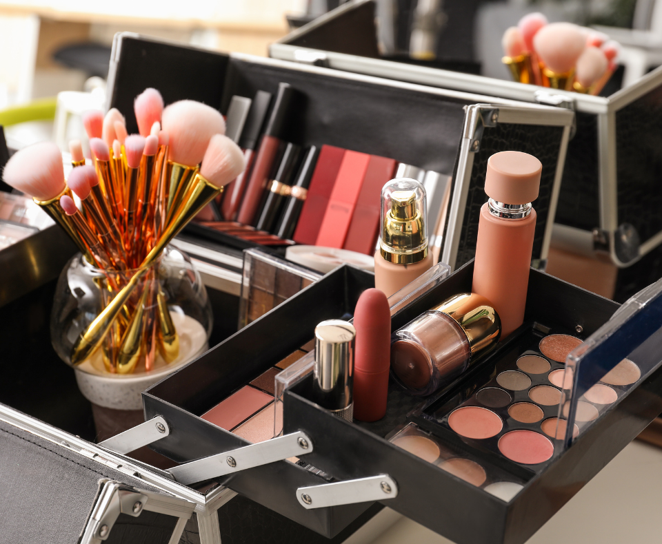 Упаковщик косметики L’Oréal в Йюхен (Германия)